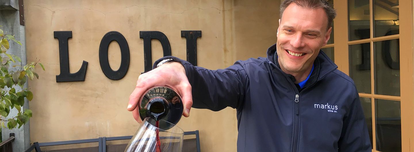 Winemaker Markus Niggli pouring wine